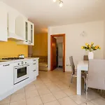 דירה Guesthost - Roomy With Terrace & Parking *