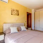 דירה Guesthost - Roomy With Terrace & Parking