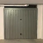 Guesthost - Roomy With Terrace & Parking לצ'ה