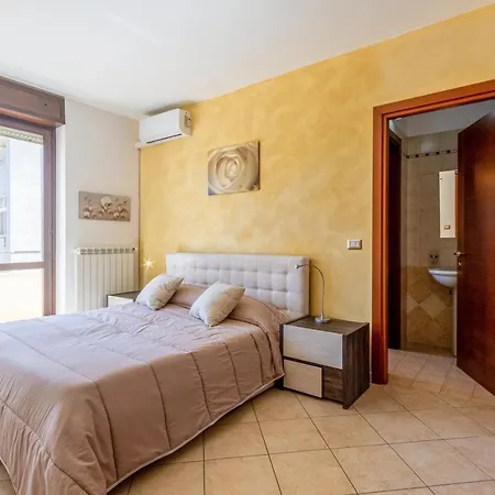 Roomy With Terrace & Parking *