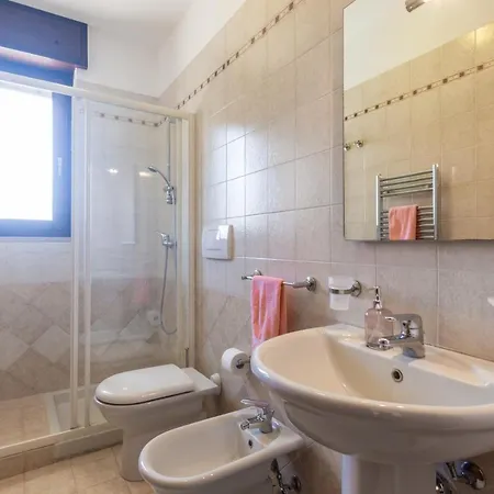 Apartment Roomy With Terrace & Parking *
