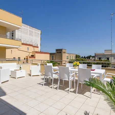 Apartment Roomy With Terrace & Parking