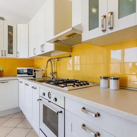 Apartment Roomy With Terrace & Parking *