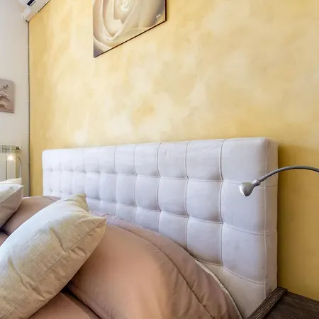 Guesthost - Roomy With Terrace & Parking לצ'ה