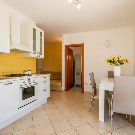 Apartment Roomy With Terrace & Parking *